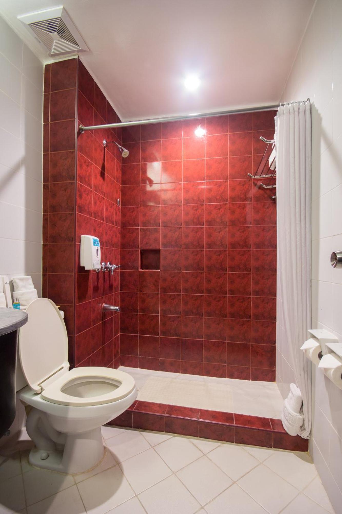 Microtel By Wyndham Eagle Ridge General Trias  Esterno foto