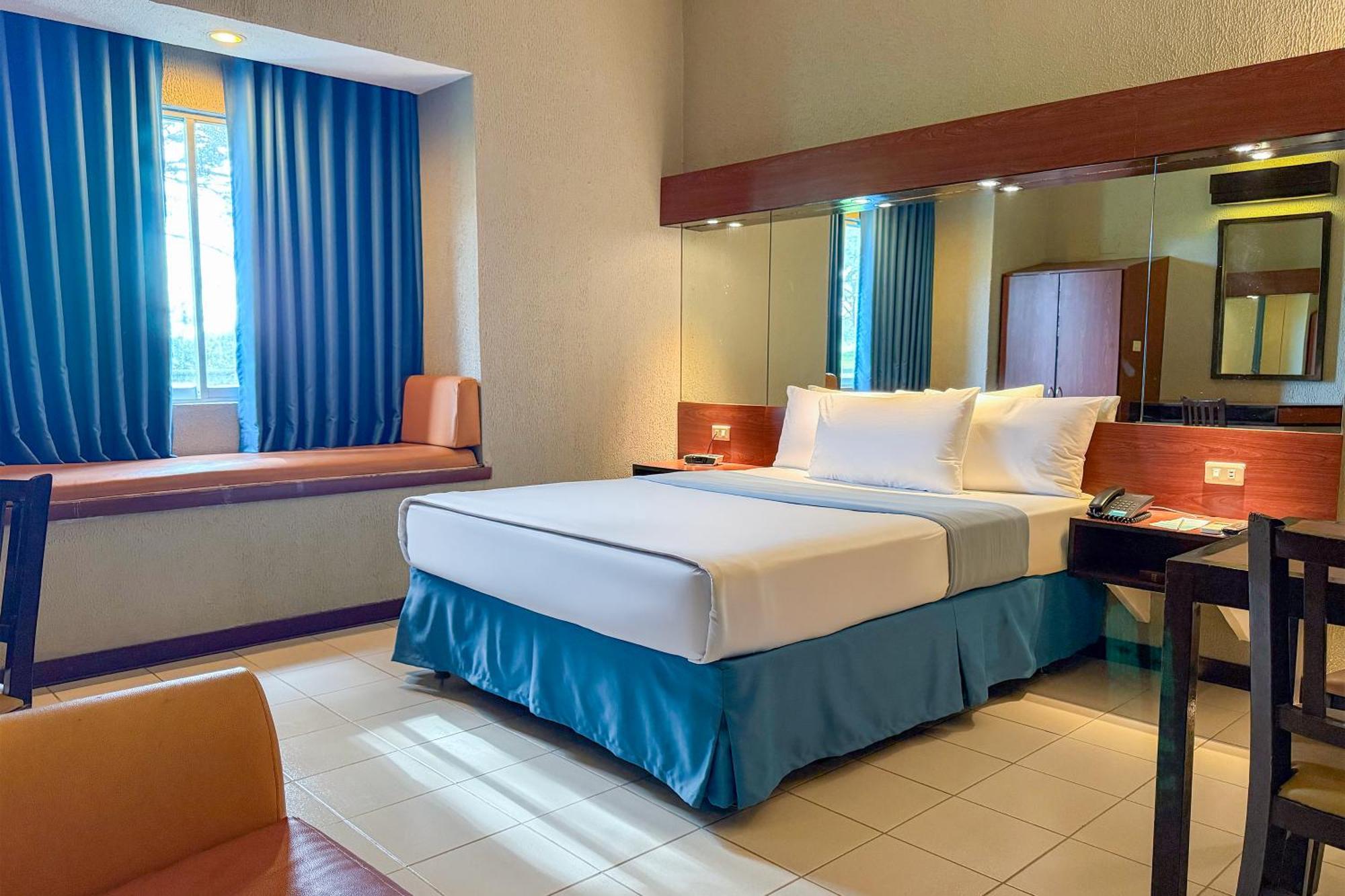 Microtel By Wyndham Eagle Ridge General Trias  Esterno foto