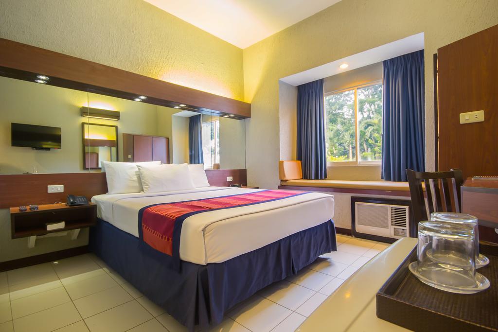 Microtel By Wyndham Eagle Ridge General Trias  Esterno foto