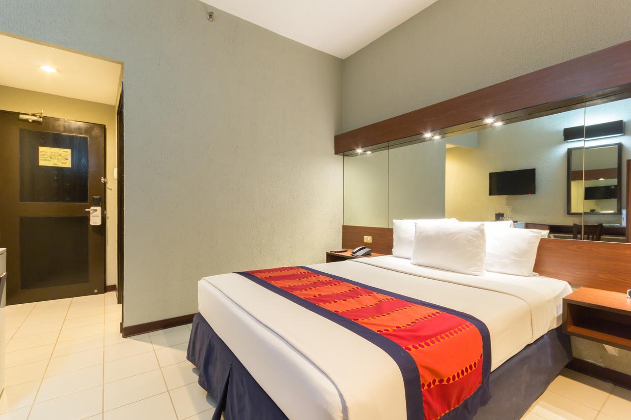 Microtel By Wyndham Eagle Ridge General Trias  Esterno foto